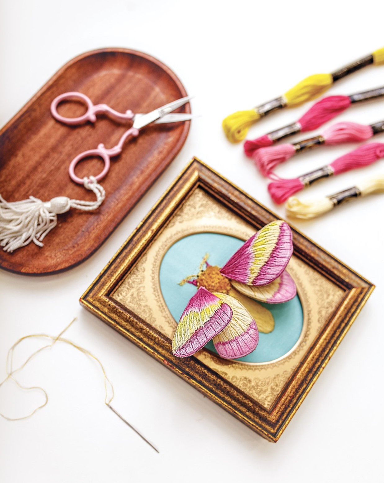 Stumpwork Embroidery & Thread Painting: Stitch 3-D Nature Motifs
